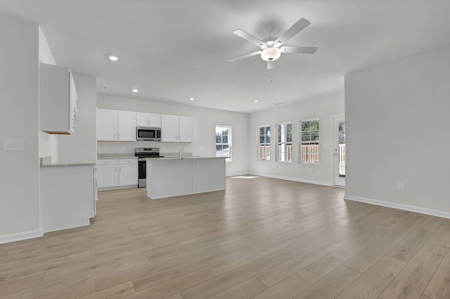 Spacious, unfurnished interior of a new home in River Tide Farms, Bolivia (Image 12).