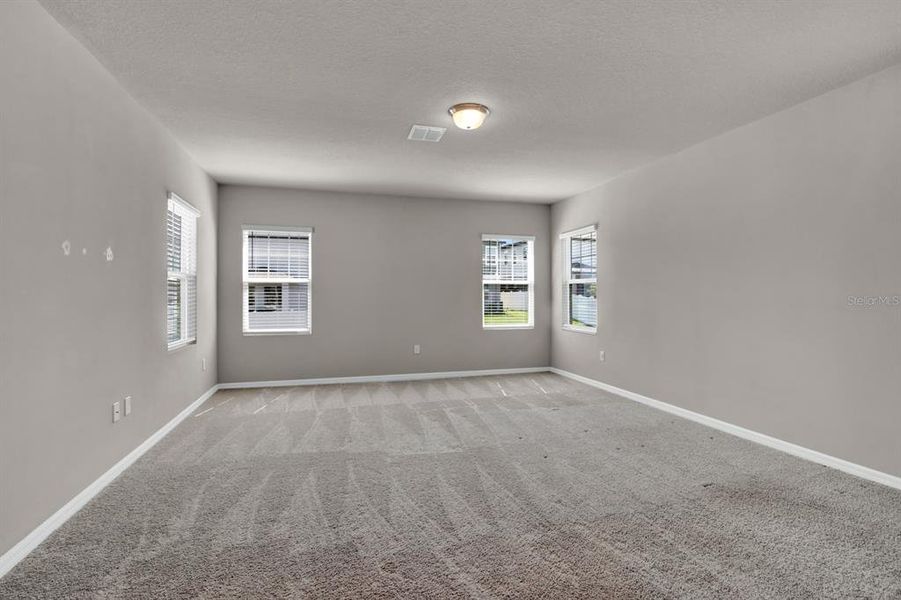 Spacious, unfurnished interior of a new home in , Clermont (Image 20).