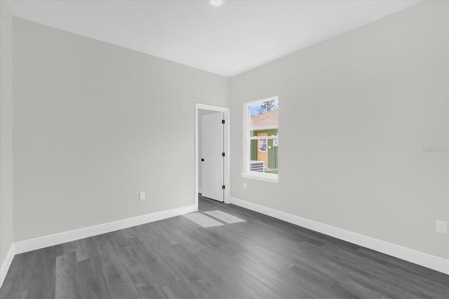 Spacious, unfurnished interior of a new home in , Ocala (Image 29).