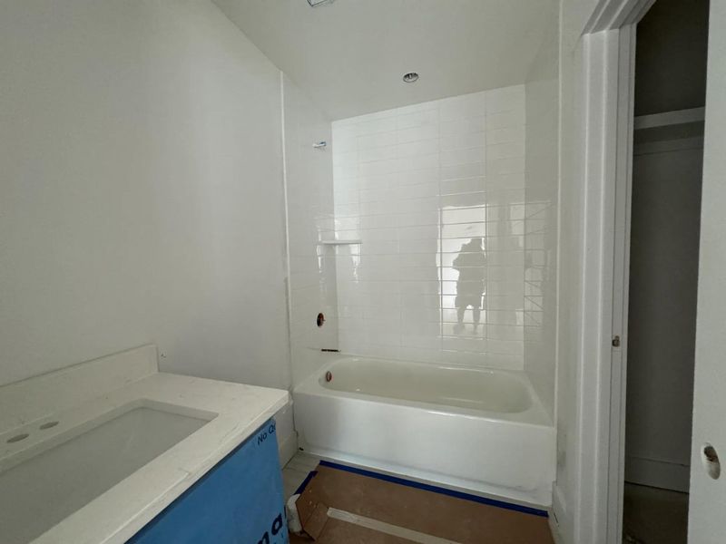 The Arydale B Bathroom