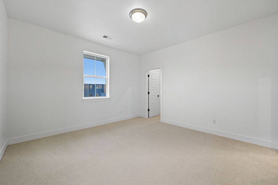 Spacious, unfurnished interior of a new home in Trailstone, Arvada (Image 20).