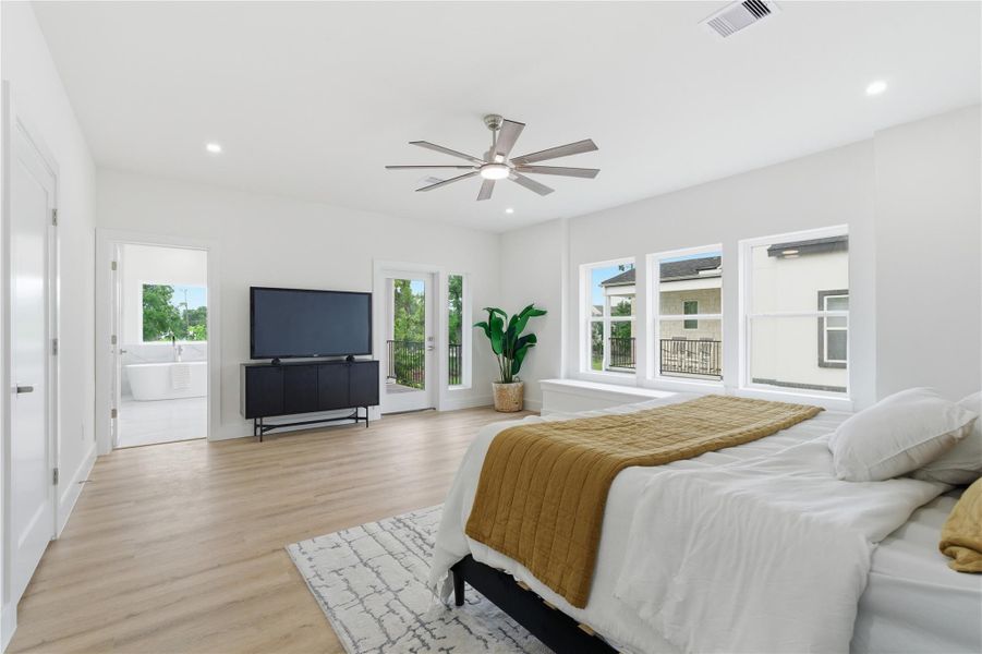 Enhanced by a built-in window bench and private balcony access, the suite offers a bright, airy retreat with seamless indoor-outdoor flow.