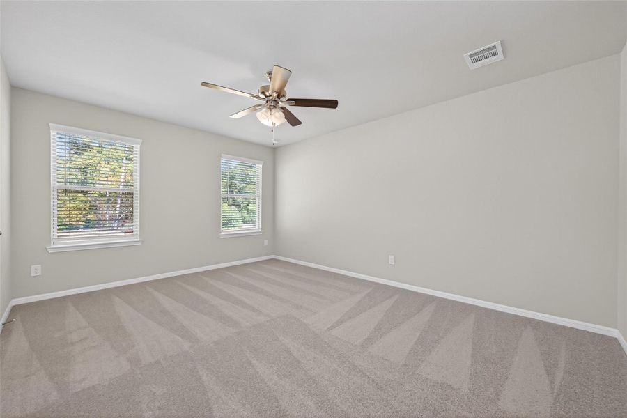 Spacious, unfurnished interior of a new home in Woodland Lakes, Huffman (Image 9).