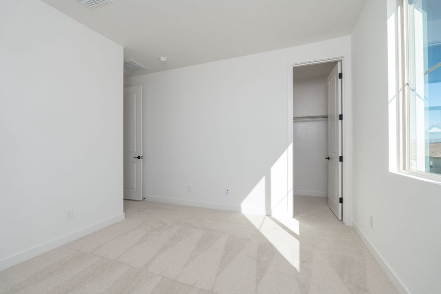 Spacious, unfurnished interior of a new home in Soleo, San Tan Valley (Image 16).