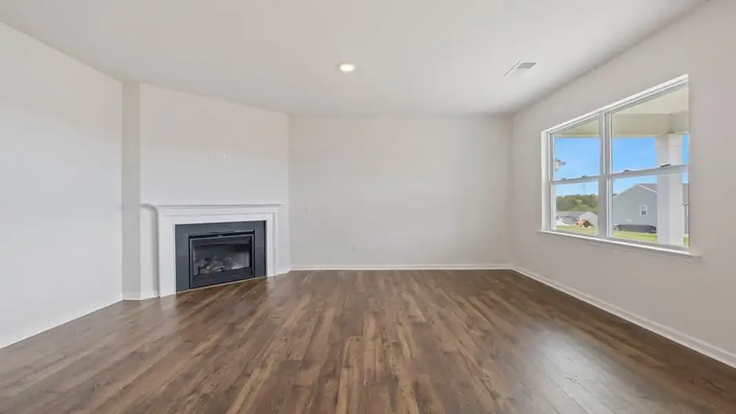 Spacious, unfurnished interior of a new home in Sherwood Gardens, Landrum (Image 23).