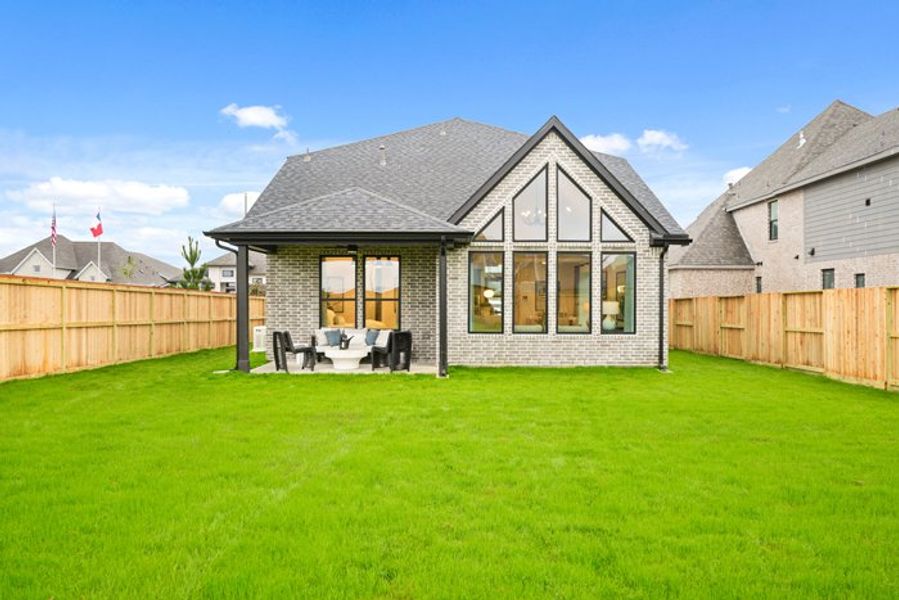 Exterior details and patio area of a home in Meridiana 40', 65', Manvel (Image 4).