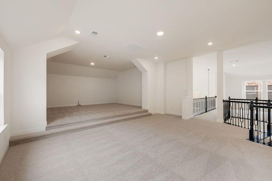 Spacious, unfurnished interior of a new home in Grand Braniff Park, Irving (Image 12).
