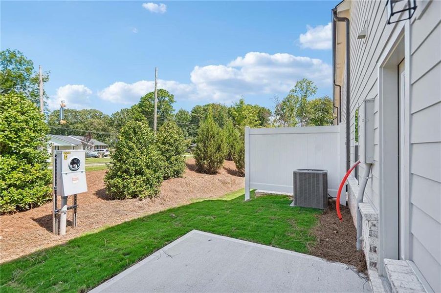 Exterior details and patio area of a home in Leydenview, Mableton (Image 3).