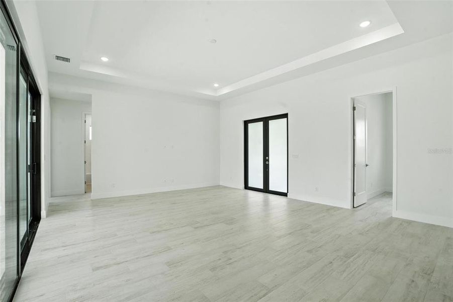 Spacious, unfurnished interior of a new home in , Port Charlotte (Image 42).