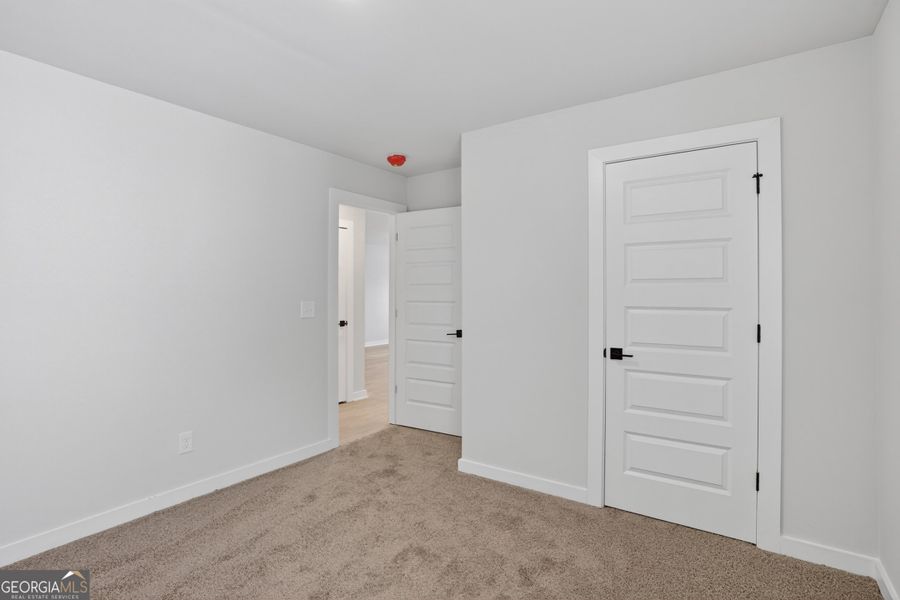 Spacious, unfurnished interior of a new home in The Fairways at Mirror Lake, Villa Rica (Image 43). Spacious, unfurnished interior of a new home in The Fairways at Mirror Lake, Villa Rica (Image 43).