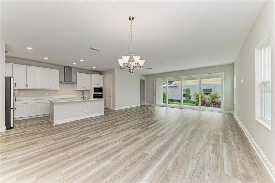 Spacious, unfurnished interior of a new home in Mirada, San Antonio (Image 27).