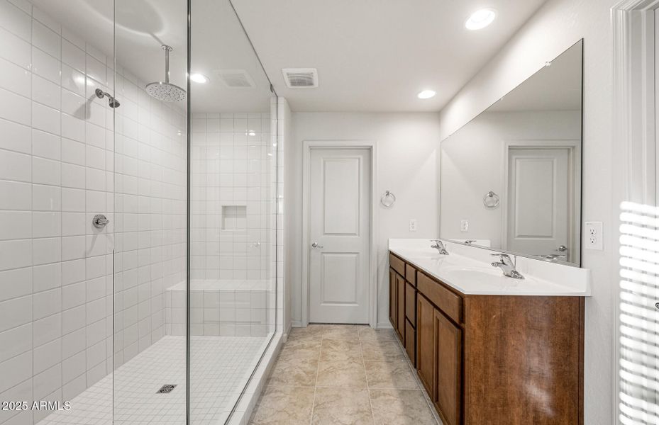 Owner's Bathroom Owner's Bathroom