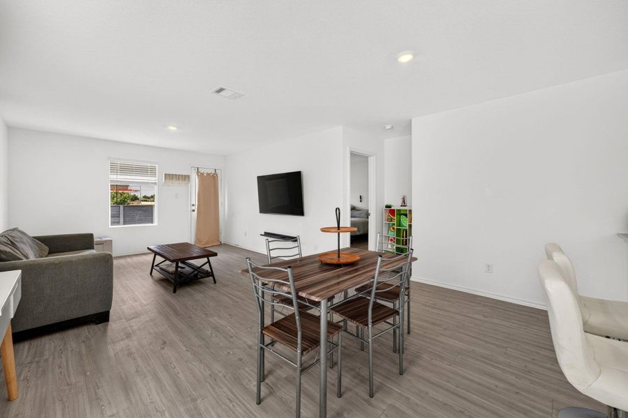 Furnished interior view inside a new home in Elm Creek, Elgin (Image 12).