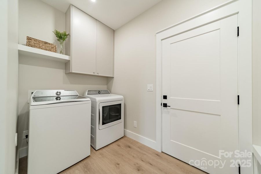 Furnished interior view inside a new home in , Catawba (Image 18).