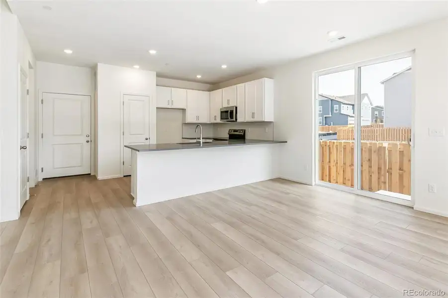 Spacious, unfurnished interior of a new home in Turnberry, Commerce City (Image 18).