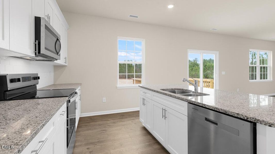 dr-horton-baker-farm-lot-26-017