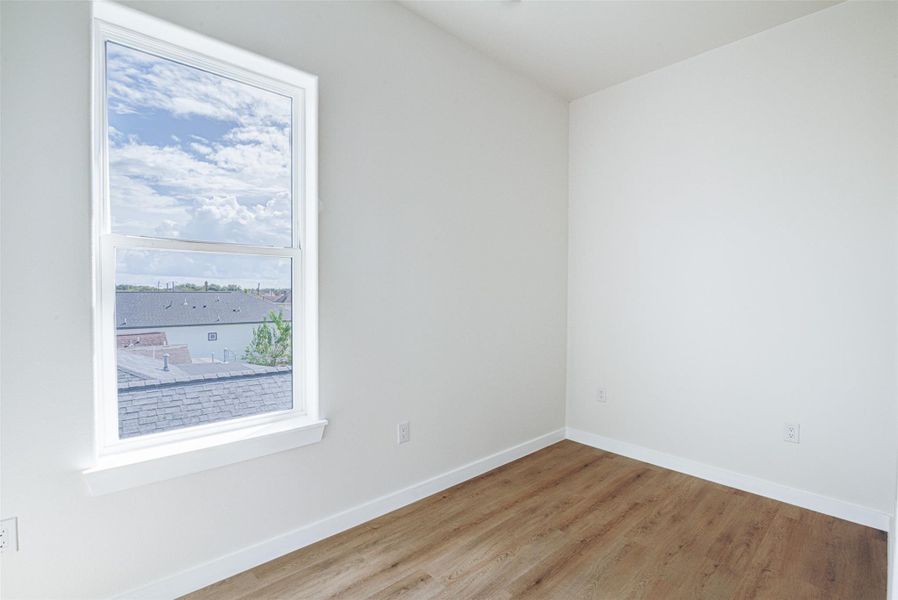 Spacious, unfurnished interior of a new home in , Galveston (Image 23).