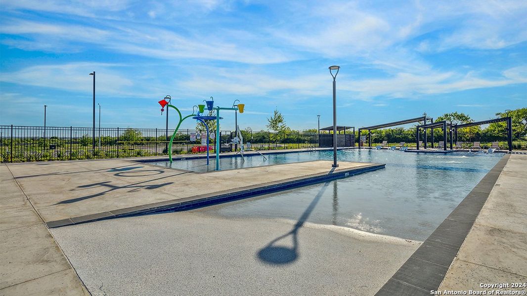 Community amenities in Avenida, Converse (Image 44).