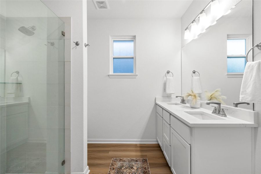 Furnished interior view inside a new home in , Temple (Image 13).