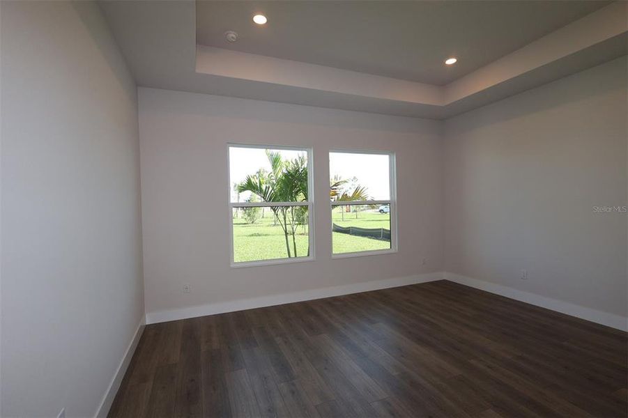 Spacious, unfurnished interior of a new home in Palmera Wellen Park - Classic Series, Venice (Image 11).