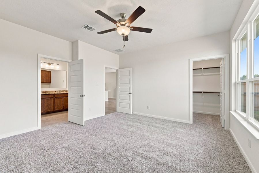 Spacious, unfurnished interior of a new home in Heartland at Creek Meadows, College Station (Image 9). Spacious, unfurnished interior of a new home in Heartland at Creek Meadows, College Station (Image 9).