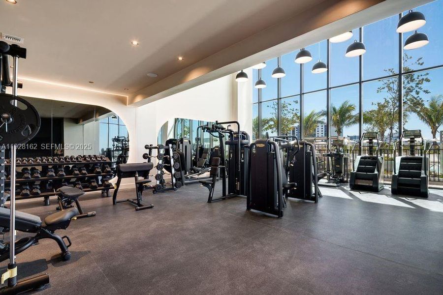 Community amenities in 72 Park, Miami (Image 9).