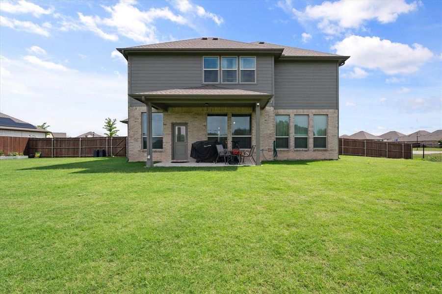 Exterior details and patio area of a home in Dove Creek, Midlothian (Image 22).