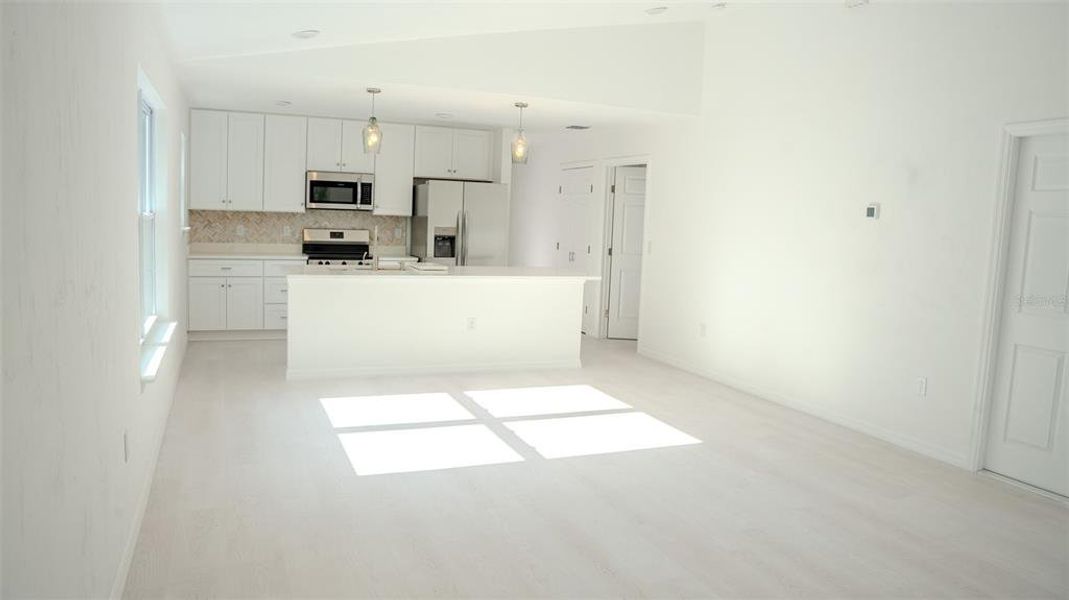 Spacious, unfurnished interior of a new home in , Hawthorne (Image 10).