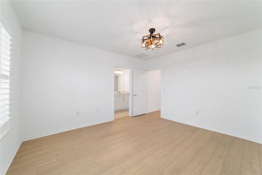 Spacious, unfurnished interior of a new home in , Ocala (Image 32).