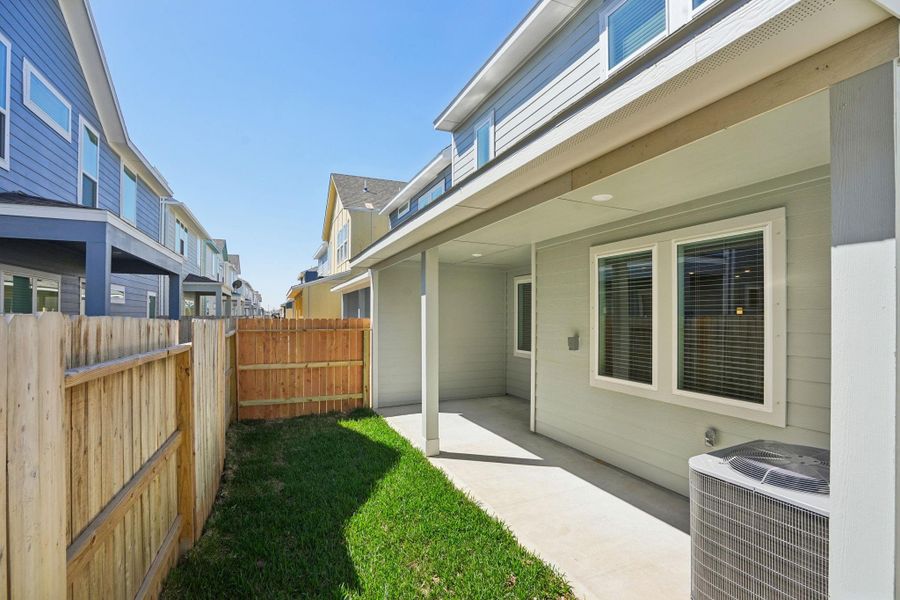 Exterior details and patio area of a home in Kemah Crossing - City Series, Kemah (Image 29).