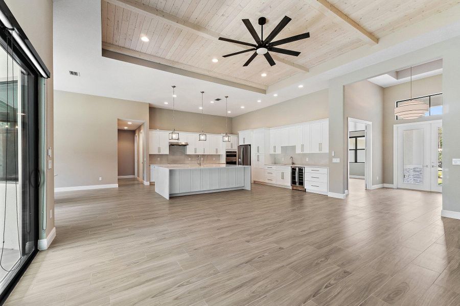 Huge family room w/ beamed ceilings