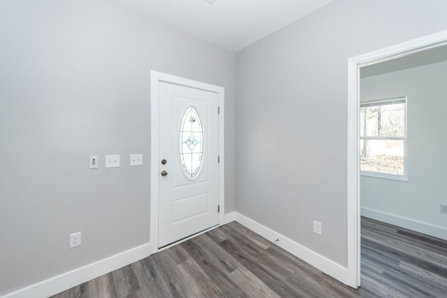Spacious, unfurnished interior of a new home in , Goose Creek (Image 21).