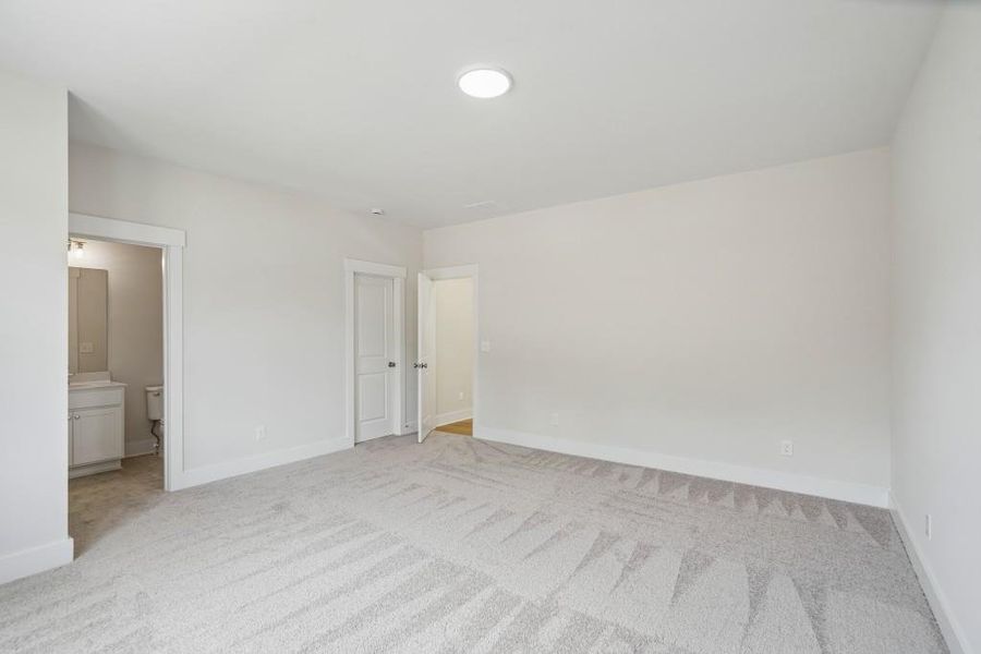 Spacious, unfurnished interior of a new home in Arden on Lanier, Cumming (Image 35).