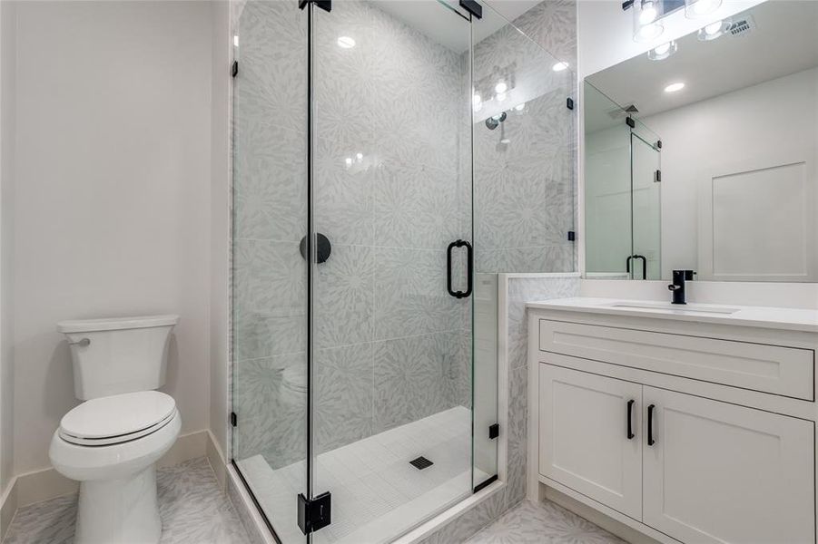 Furnished interior view inside a new home in , Dallas (Image 13).