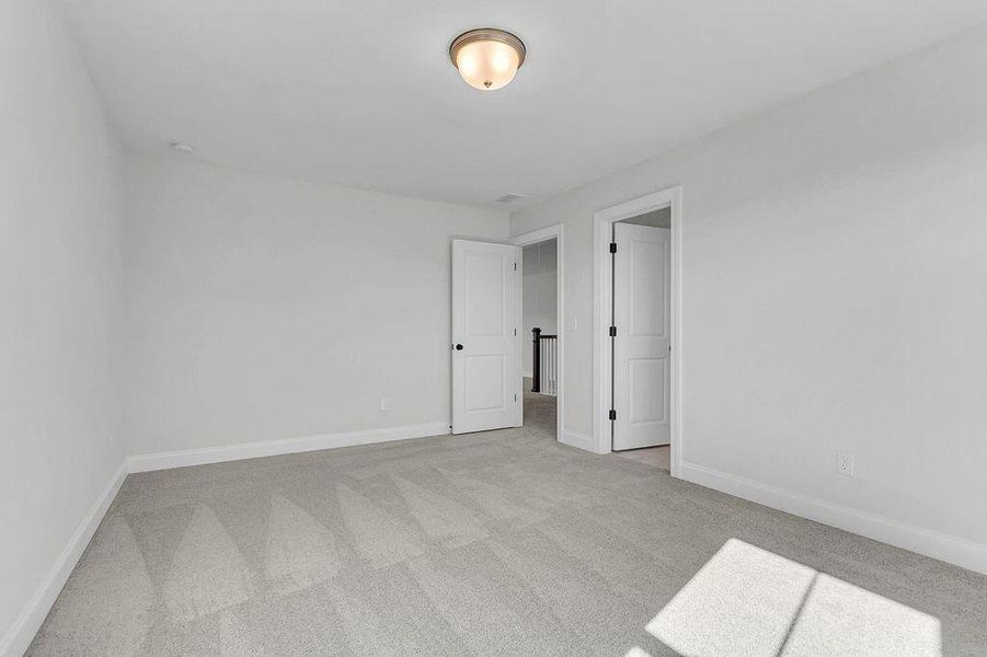 Spacious, unfurnished interior of a new home in Kings River Preserve, Hollywood (Image 38).