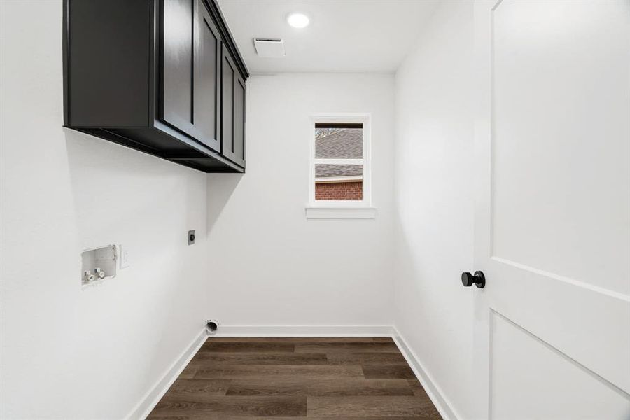 Spacious, unfurnished interior of a new home in , Paris (Image 15).