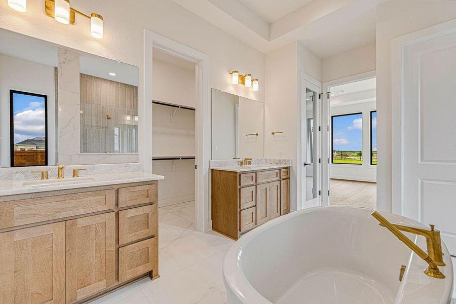 Cristallo gold quartzite in the laundry room.