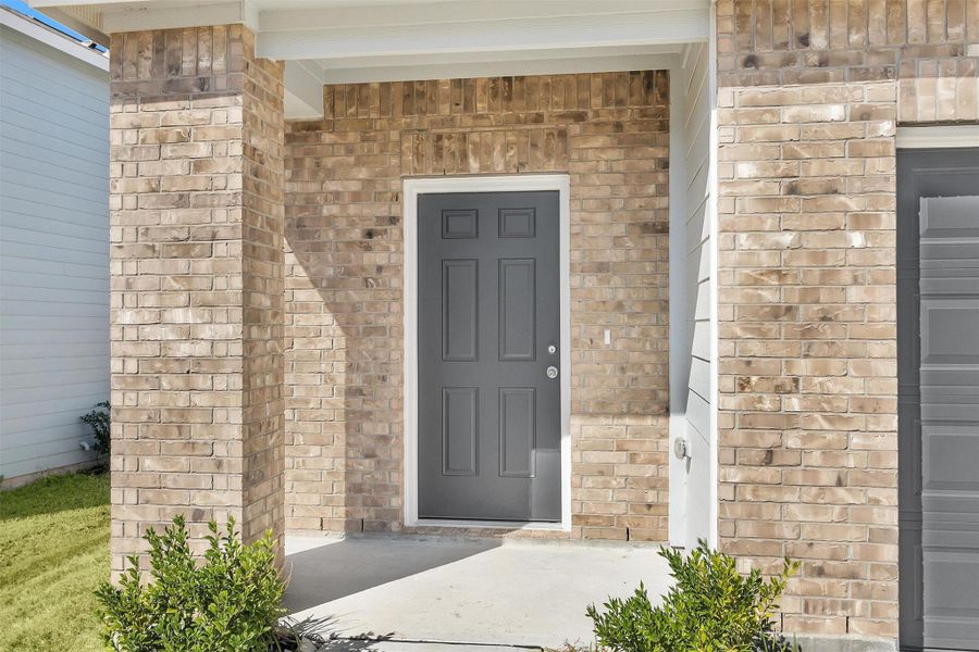 Exterior details and patio area of a home in Chapel Run, Montgomery (Image 2).