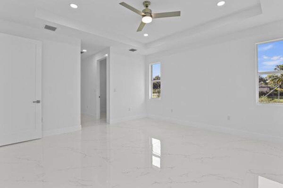 Spacious, unfurnished interior of a new home in , Loxahatchee (Image 47).