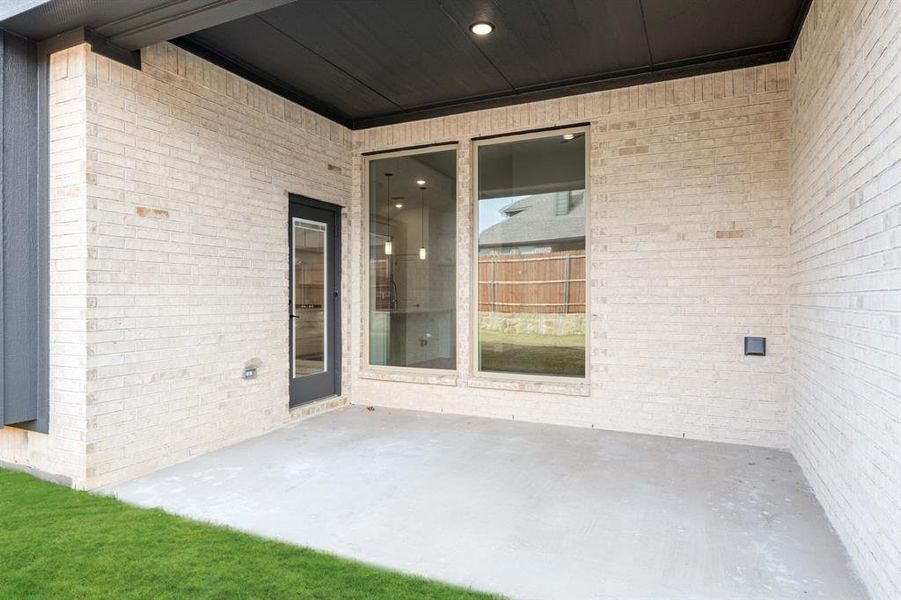 Exterior details and patio area of a home in Hunters Ridge, Crowley (Image 27).
