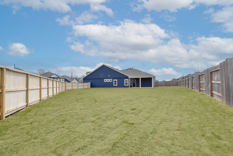 Exterior details and patio area of a home in Fulshear Lakes, Fulshear (Image 25).