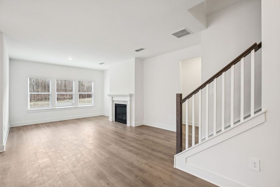 Spacious, unfurnished interior of a new home in Mission Hills, La Vergne (Image 12).