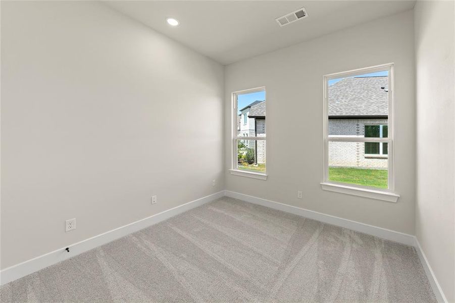 Spacious, unfurnished interior of a new home in The Highlands, Rockwall (Image 16).