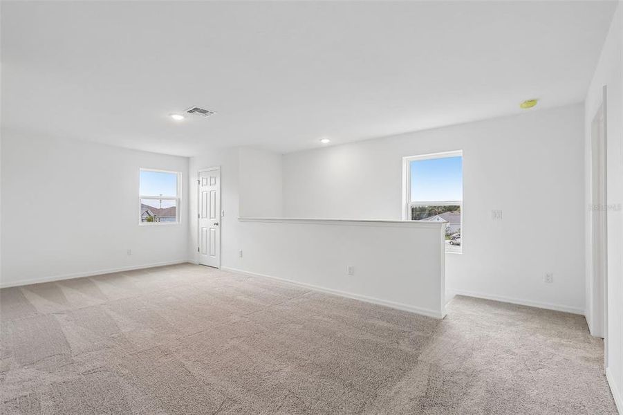 Spacious, unfurnished interior of a new home in Eagletail Landings, Howey-in-the-Hills (Image 9).