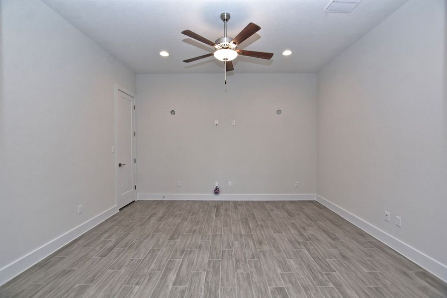 Representative unfurnished interior of a home built from the Avalon by Giddens Homes in Scofield Farms Estates, Georgetown (Image 143).