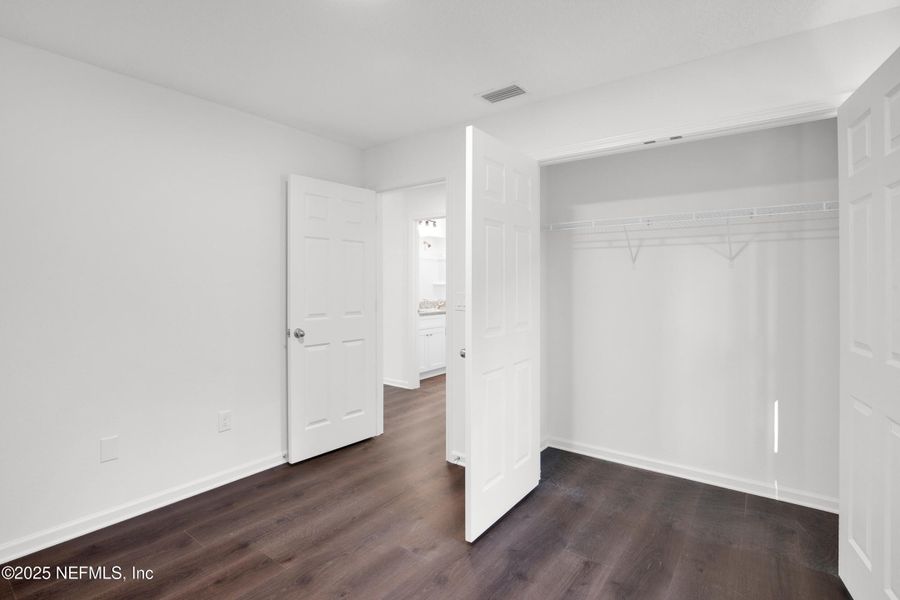 Spacious, unfurnished interior of a new home in , Palatka (Image 32).