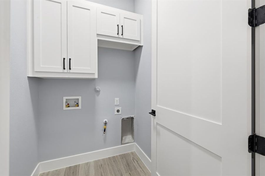 Spacious, unfurnished interior of a new home in , Arlington (Image 25).