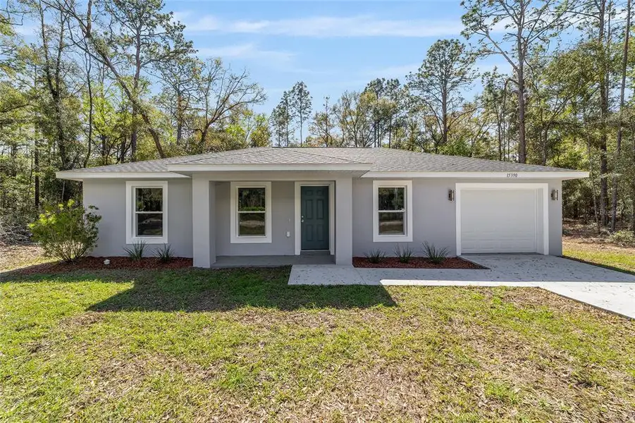 Exterior details and patio area of a home in , Ocala (Image 3).