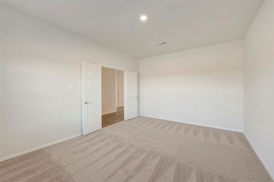 Spacious, unfurnished interior of a new home in The Preserve, Justin (Image 20).