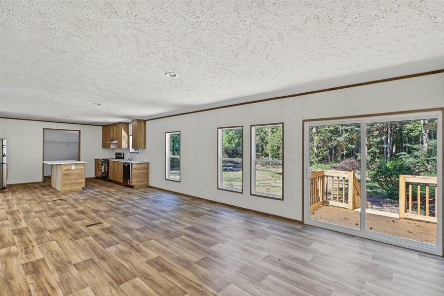 Spacious, unfurnished interior of a new home in , Cordesville (Image 10).